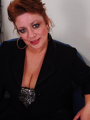 Chubby Big booty American mature lady getting frisky